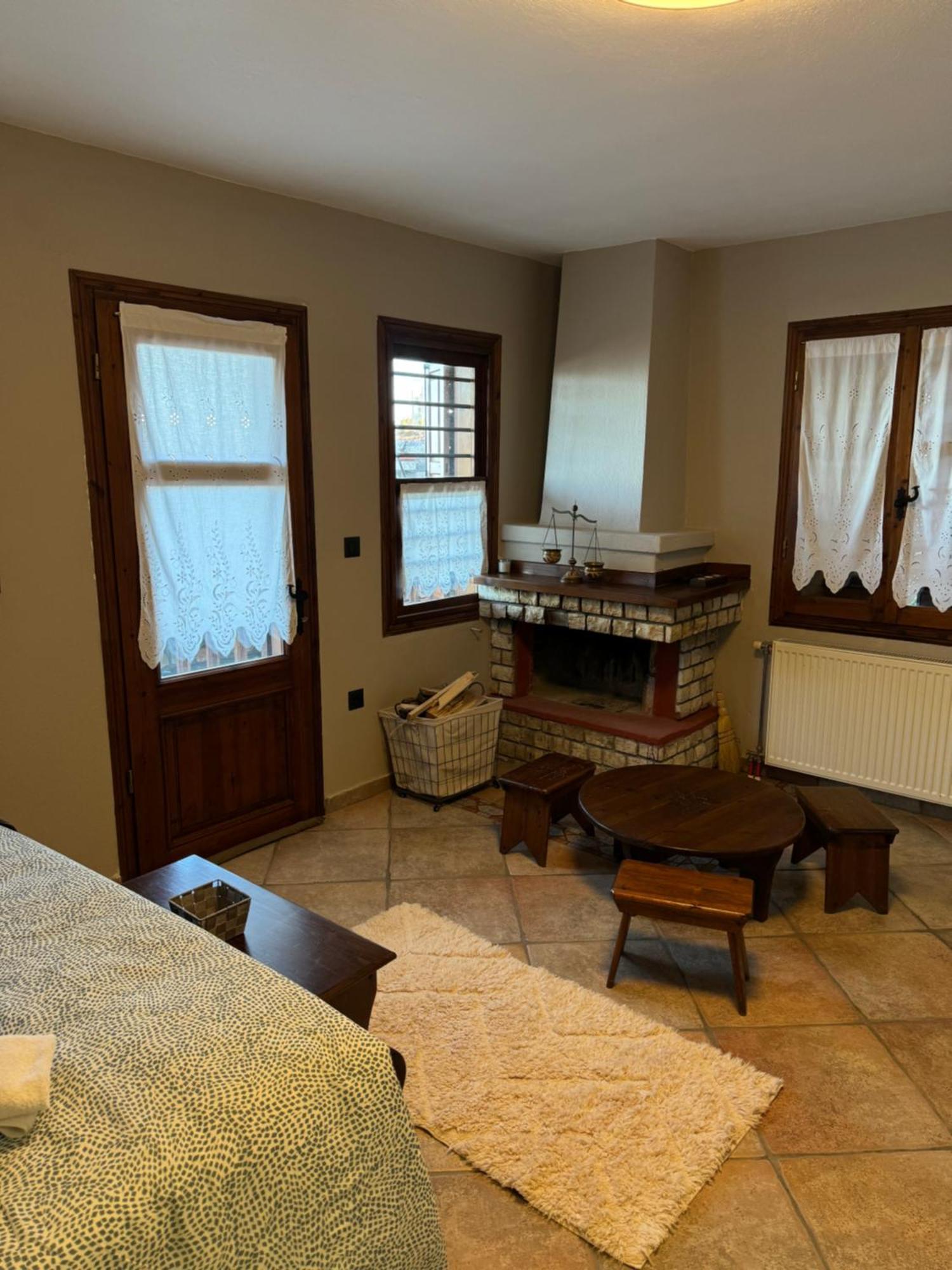 Enastron Guesthouse Palaios Panteleimonas Extérieur photo