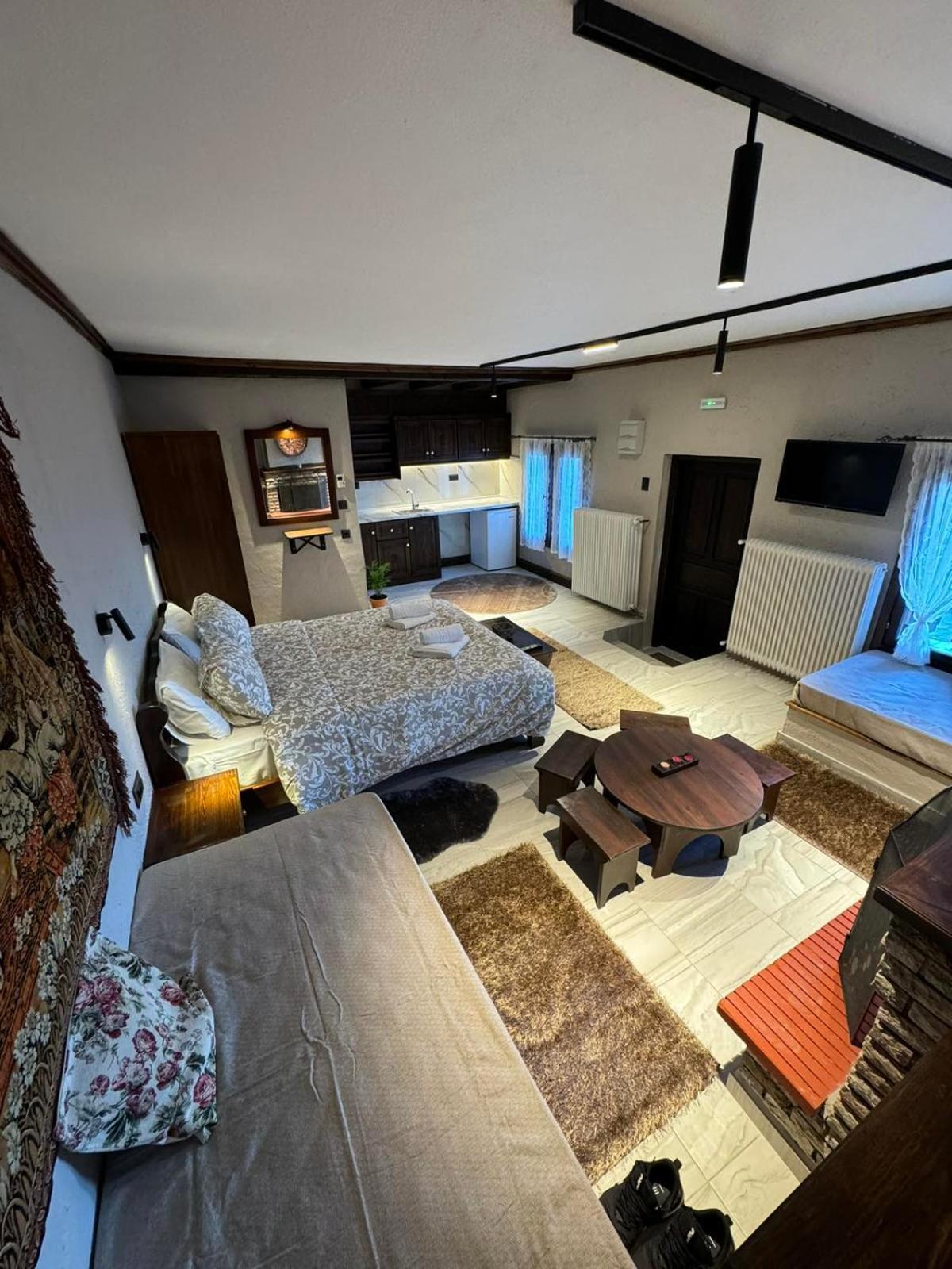 Enastron Guesthouse Palaios Panteleimonas Extérieur photo