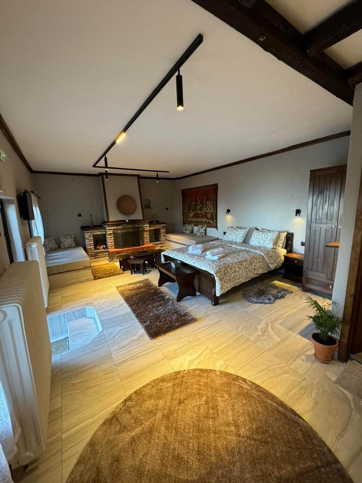 Enastron Guesthouse Palaios Panteleimonas Extérieur photo